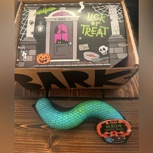 Sour Power Worm BARK! Box Super Chewer toy